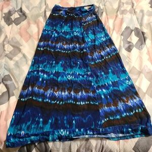 137426 BOBBIE BROOKS med skirt 36 inches longSee pics for more measurement deta